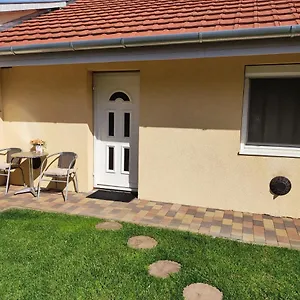 Garden Ingyenes Zart Parkoloval , Szeged Magyarország